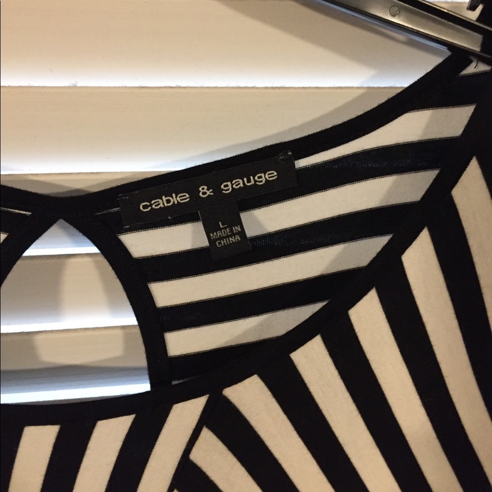 Cable and Gauge women’s top size large